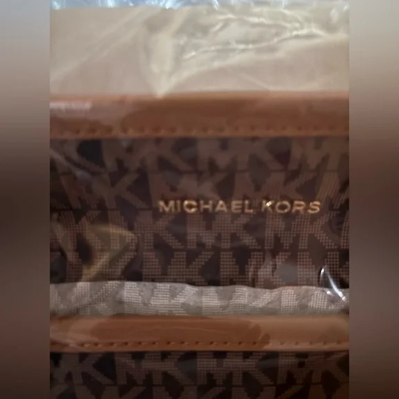 BRAND NEW IN PACKAGING!! Michael Kors large Winston tote. Never opened. - Picture 3 of 4